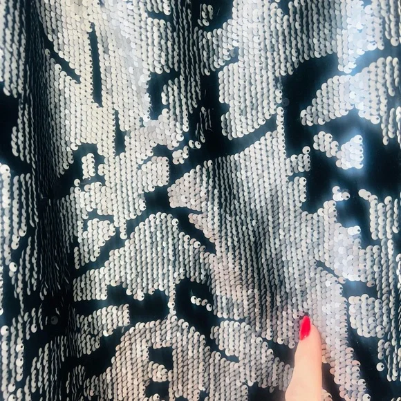 Forever 21 Monochrome Sequin Top - Picture 4 of 7